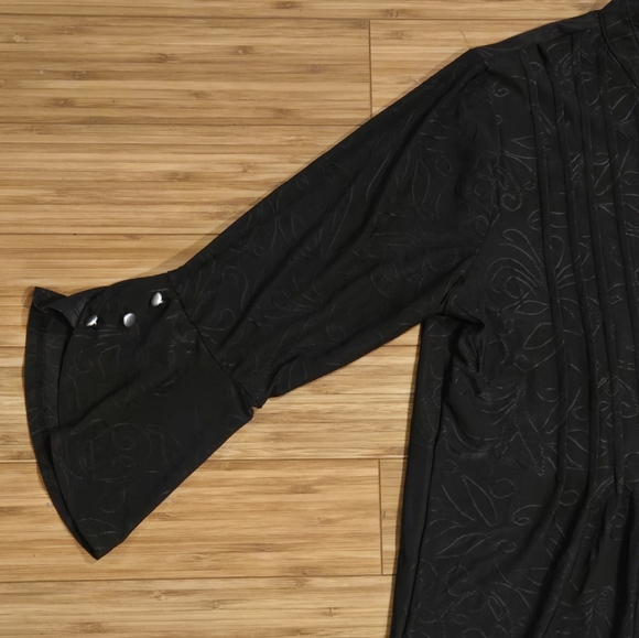 Notations Button-Up Women's Top - Picture 4 of 5